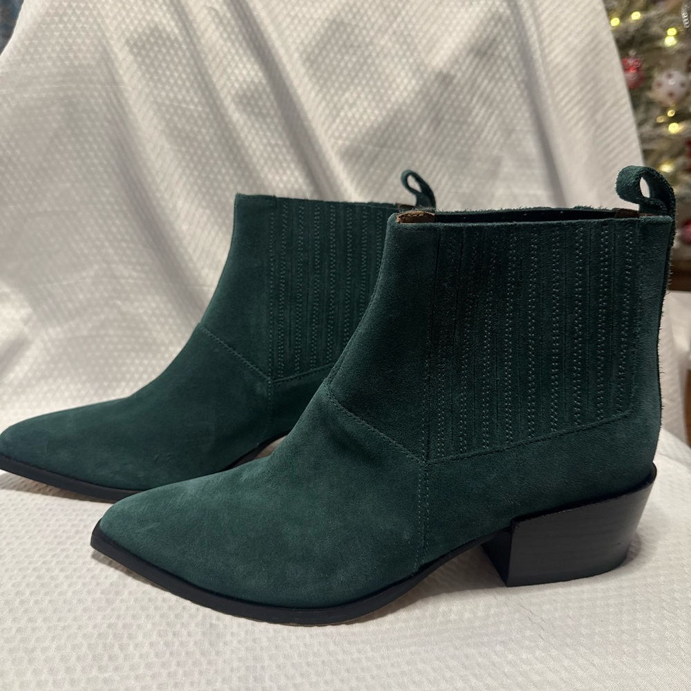 Chic Forest Green suede Ankle Booties